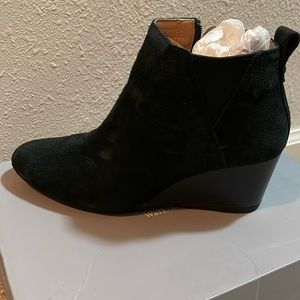 Gently worn Vionic booties